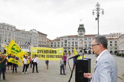 Un momento della manifestazione in piazza Unità.